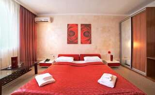 Отель Отель Маринара Одесса Улучшенный двухместный номер с 1 кроватью-2