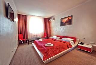 Отель Отель Маринара Одесса Улучшенный двухместный номер с 1 кроватью-3